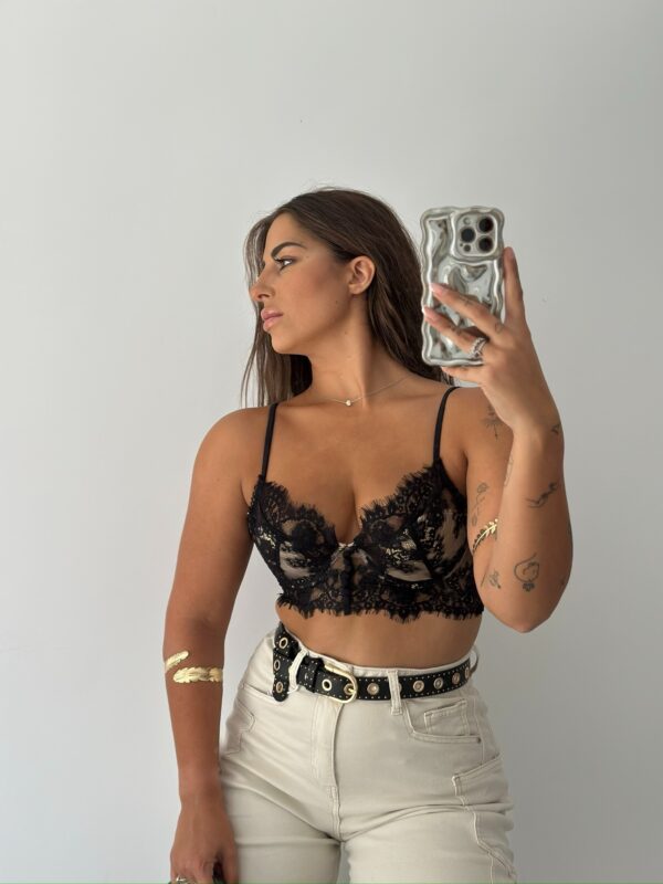 TOP ENCAJE NEGRO