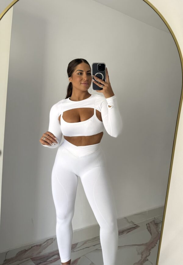 Conjunto deportivo blanco