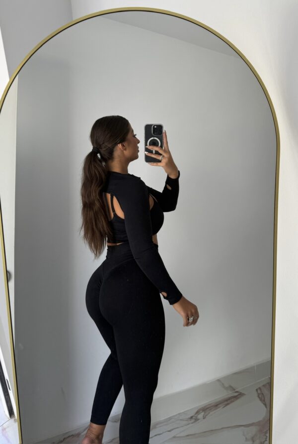 Conjunto deportivo negro - Imagen 2