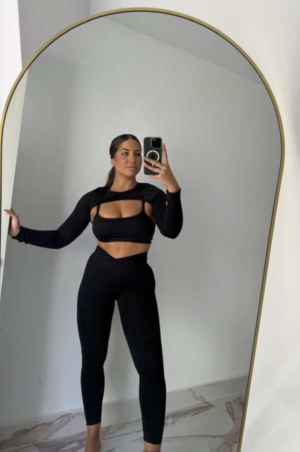 Conjunto deportivo negro