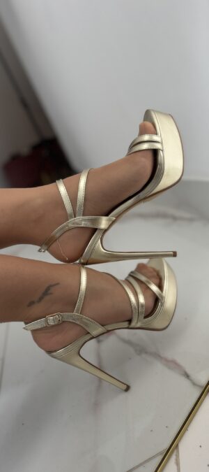 Tacones Dorados