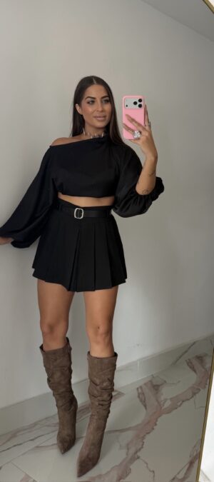 Falda de tablas negra